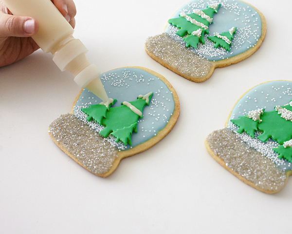 Snow Globe Cookies - decorated sugar cookies for the holidays | by Cakegirls for TheCakeBlog.com