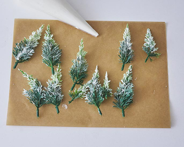 Winter Wonderland Snowflake Cake | by Cakegirls for TheCakeBlog.com