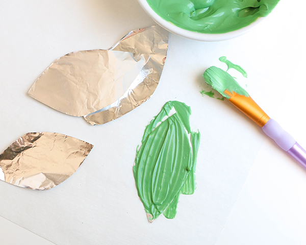 Sunflower Cake - how to make gorgeous sunflower cake decorations using melted chocolate | by Erin Gardner for TheCakeBlog.com