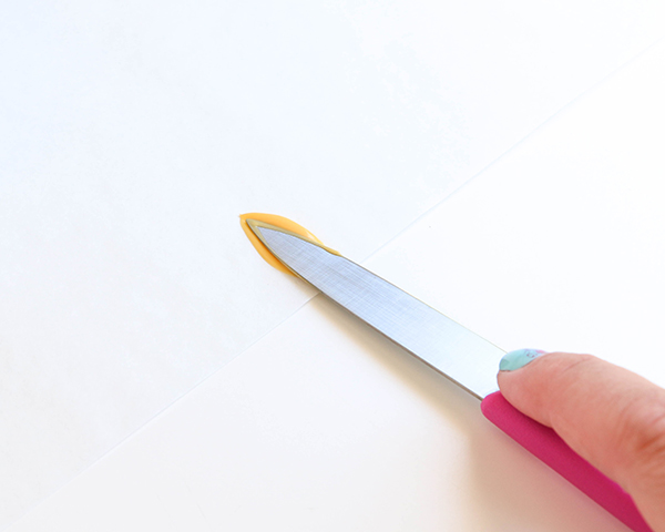 Sunflower Cake - how to make gorgeous sunflower cake decorations using melted chocolate | by Erin Gardner for TheCakeBlog.com