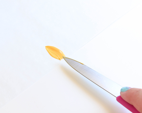 Sunflower Cake - how to make gorgeous sunflower cake decorations using melted chocolate | by Erin Gardner for TheCakeBlog.com