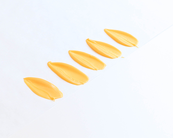 Sunflower Cake - how to make gorgeous sunflower cake decorations using melted chocolate | by Erin Gardner for TheCakeBlog.com