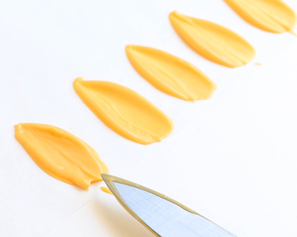 Sunflower Cake - how to make gorgeous sunflower cake decorations using melted chocolate | by Erin Gardner for TheCakeBlog.com