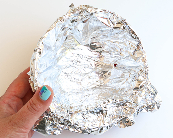 Sunflower Cake - how to make gorgeous sunflower cake decorations using melted chocolate | by Erin Gardner for TheCakeBlog.com