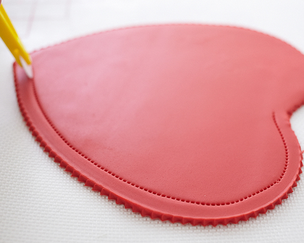 How to make a Valentine's Chocolate Candy Box Cake | by Cakegirls on TheCakeBlog.com