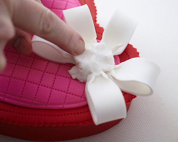 How to make a Valentine's Chocolate Candy Box Cake | by Cakegirls on TheCakeBlog.com