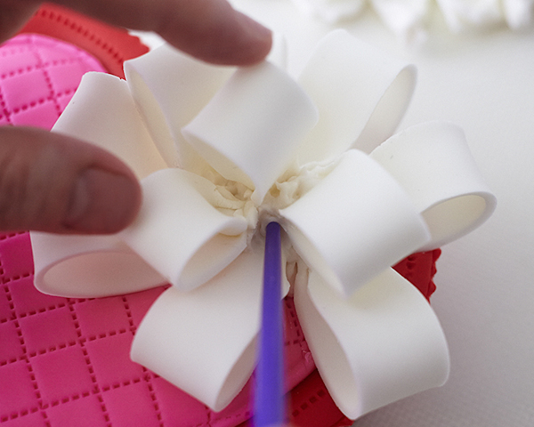 How to make a Valentine's Chocolate Candy Box Cake | by Cakegirls on TheCakeBlog.com