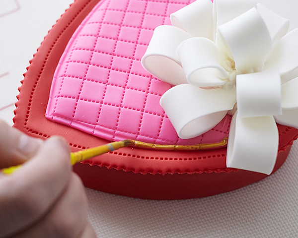 How to make a Valentine's Chocolate Candy Box Cake | by Cakegirls on TheCakeBlog.com